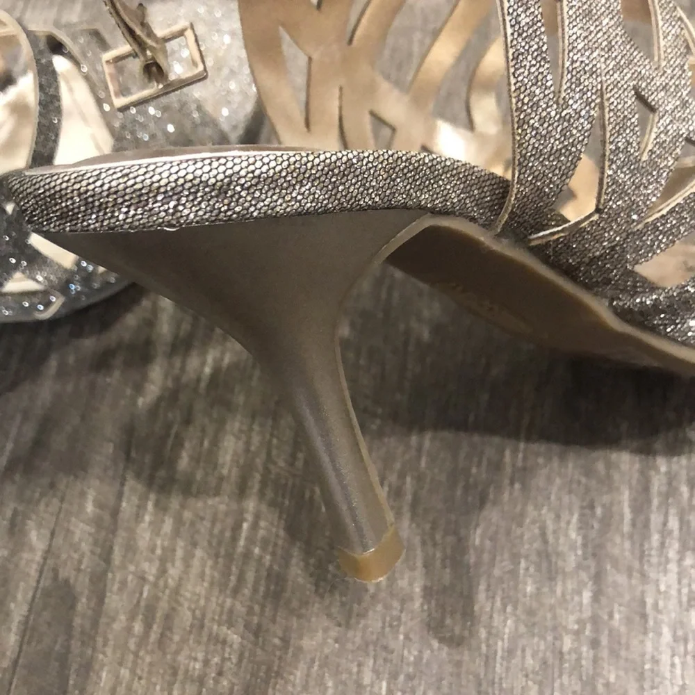 Gold sparkly heels - Picture 3 of 5